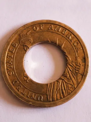 MONEDA 1 DOLAR.2011D.ERROR MAL RECORTADA.