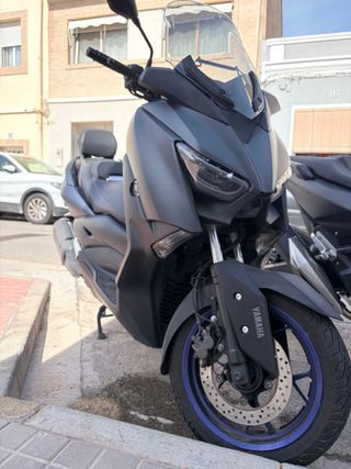Yamaha T-MAX 300 MAX SCOOTER