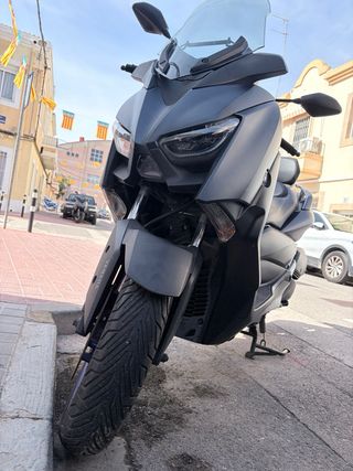 Yamaha T-MAX 300 MAX SCOOTER
