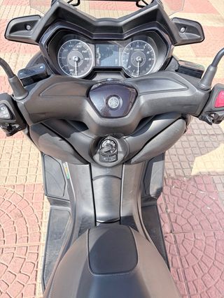 Yamaha T-MAX 300 MAX SCOOTER