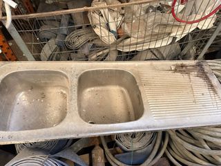 Fregadero doble de metal