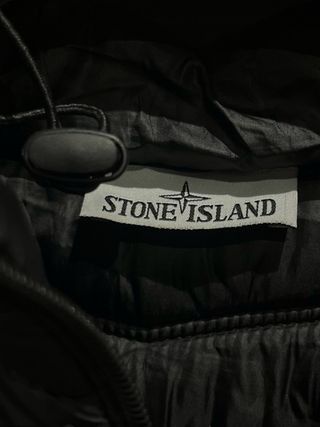 Abrigo Stone Island Negro con Capucha