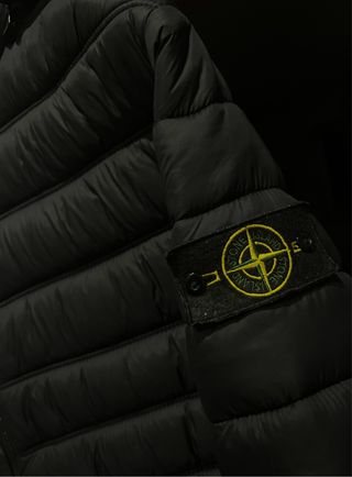 Abrigo Stone Island Negro con Capucha