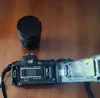 Cámara Analógica Nikon F-601 Quartz Date + REGALO