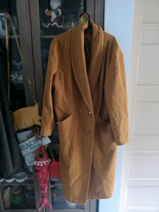 Abrigo largo mostaza