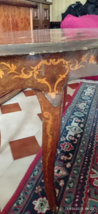 Tavolino da salotto intarsiato floreale