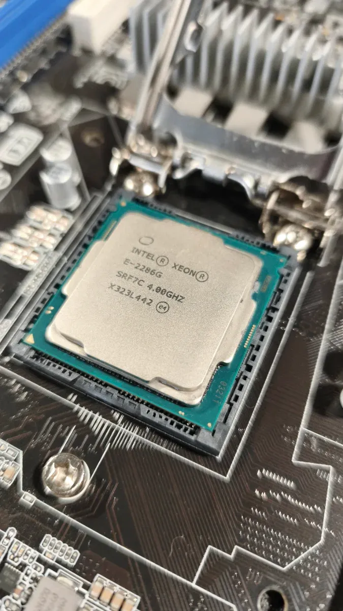 Intel Xeon E-2286G SRF7C 4.00GHz CPU