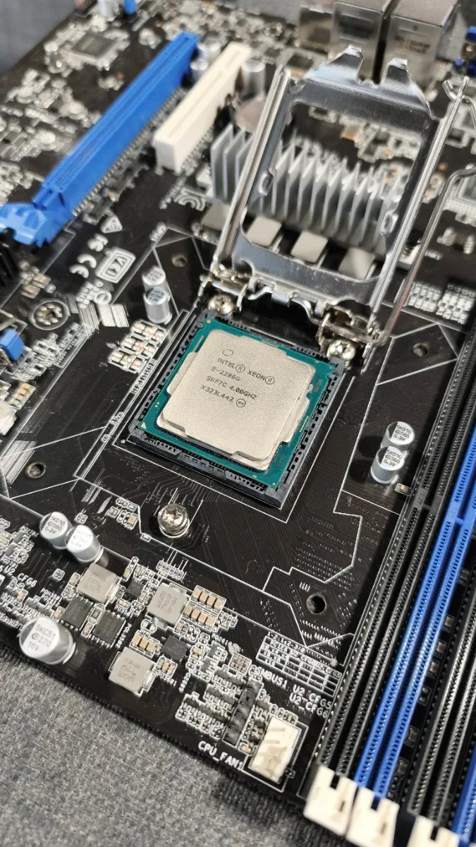 Intel Xeon E-2286G SRF7C 4.00GHz CPU afbeelding 2