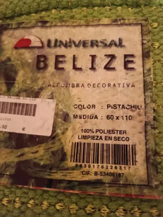 Alfombra verde habitación o pasillo