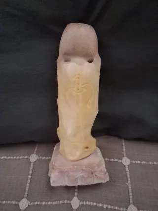 Escultura de piedra tallada beige oriental