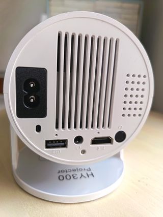 Mini proyector portátil HY300