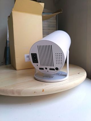 Mini proyector portátil HY300