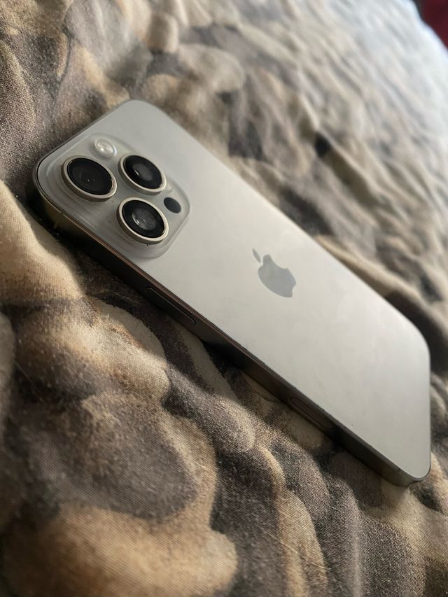 iPhone 16 Pro Max