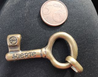 Llave decorativa Suerte con símbolo de paz