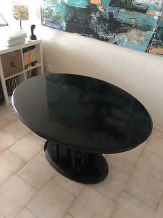 Mesa comedor ovalada negra lacada