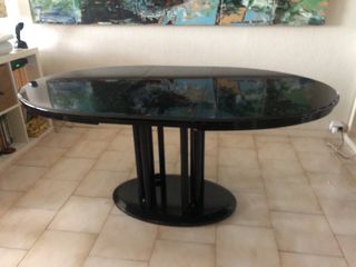 Mesa comedor ovalada negra lacada