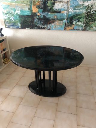 Mesa comedor ovalada negra lacada