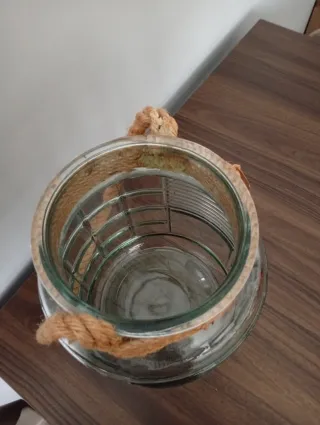Vaso decorativo in vetro con corda