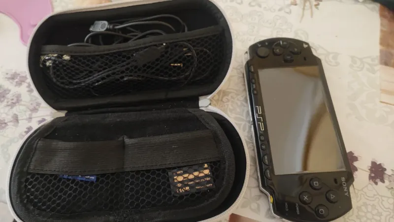 Sony PSP 2024 Negra + Funda y Accesorios