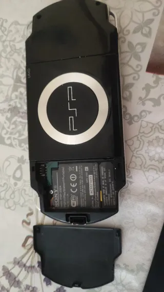 Sony PSP 2024 Nero + Custodia e Accessori