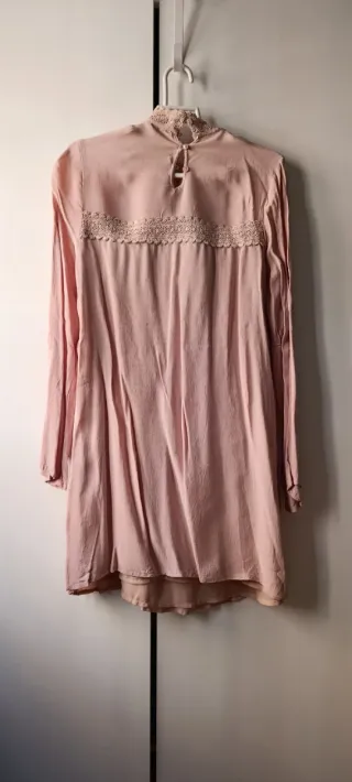 Vestido estilo boho chic rosa pastel con encaje