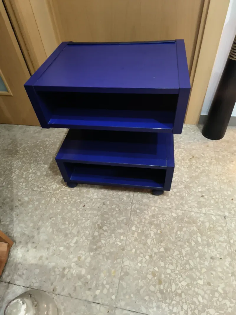 Mesa auxiliar azul