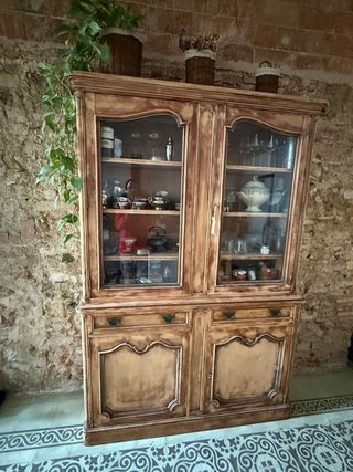 Alacena de madera decapada