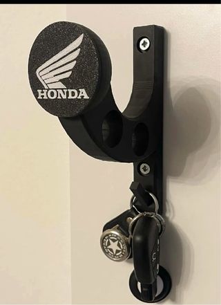 Soporte de pared para casco y llaves