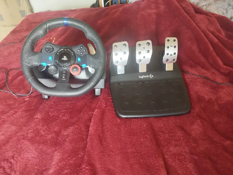 Volante Logitech G29 con Pedales