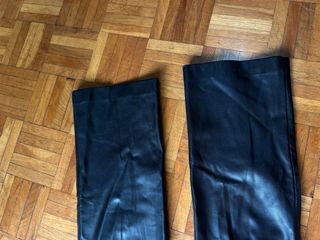 Pantalones efecto piel negros