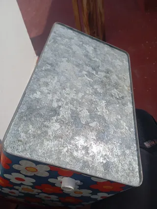 Nevera vintage floral con asa