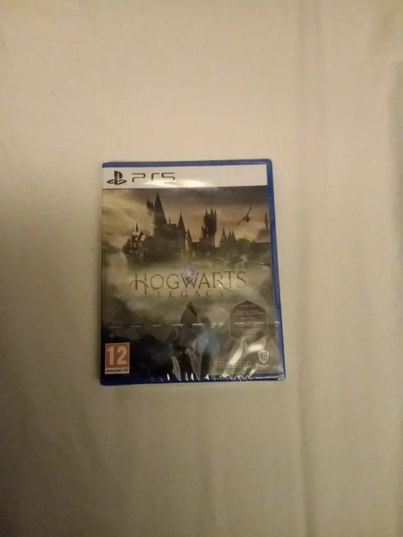Hogwarts Legacy PS5 sellado.