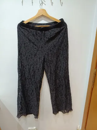 Pantalón negro de encaje