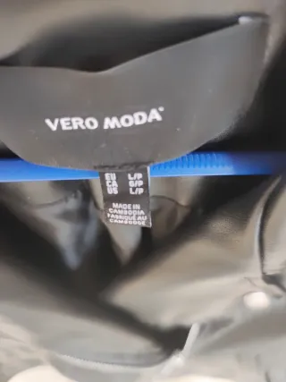Cazadora efecto piel Vero Moda Talla L