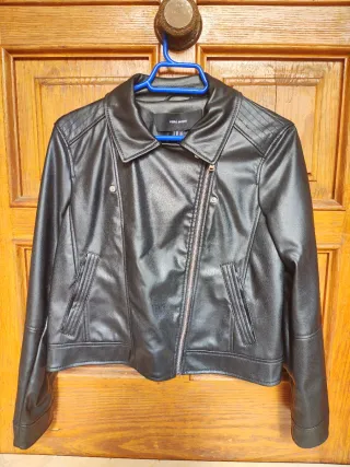 Cazadora efecto piel Vero Moda Talla L