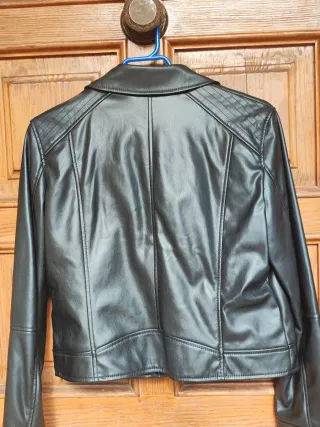 Cazadora efecto piel Vero Moda Talla L