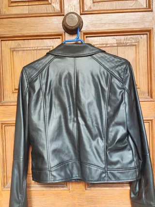 Cazadora efecto piel Vero Moda Talla L