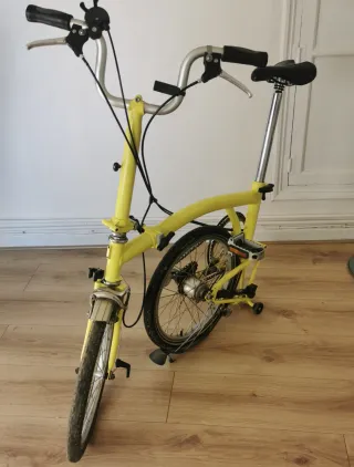 Bicicleta plegable Brompton amarilla