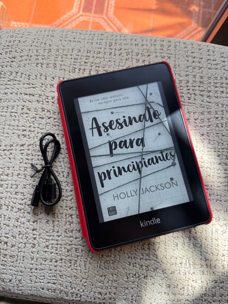 Kindle Paperwhite 10ª Gen + funda + cable + libros