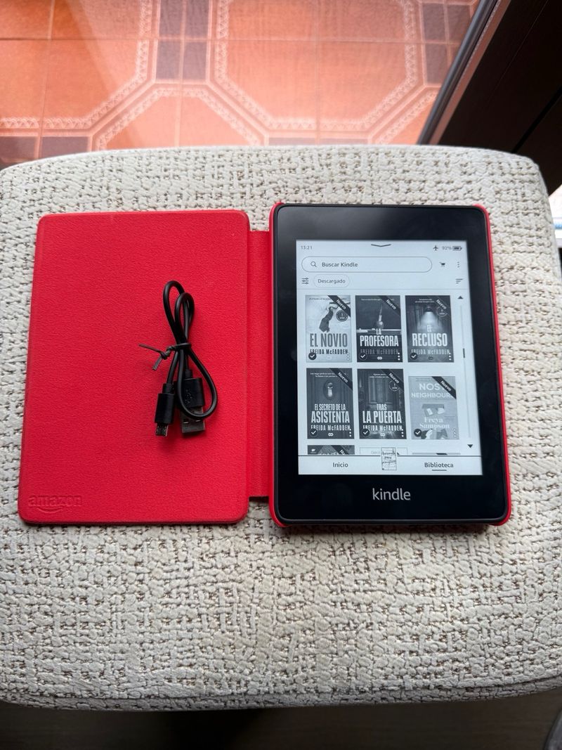 Kindle Paperwhite 10ª Gen + funda + cable + libros afbeelding 7