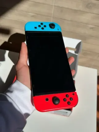 IMPECABLE Nintendo Switch V2 con caja