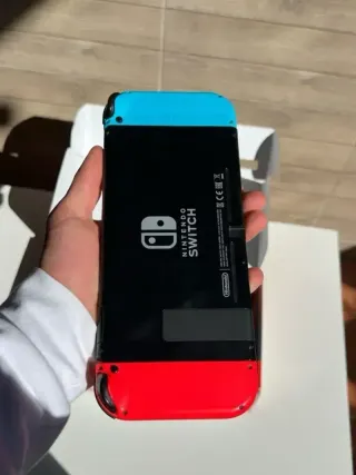 IMPECABLE Nintendo Switch V2 con caja