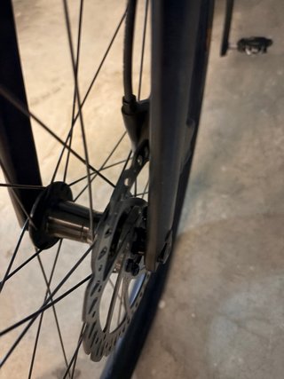 Bicicleta Gravel Giant Negra. Nueva
