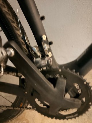 Bicicleta Gravel Giant Negra. Nueva