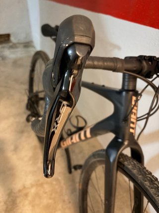 Bicicleta Gravel Giant Negra. Nueva