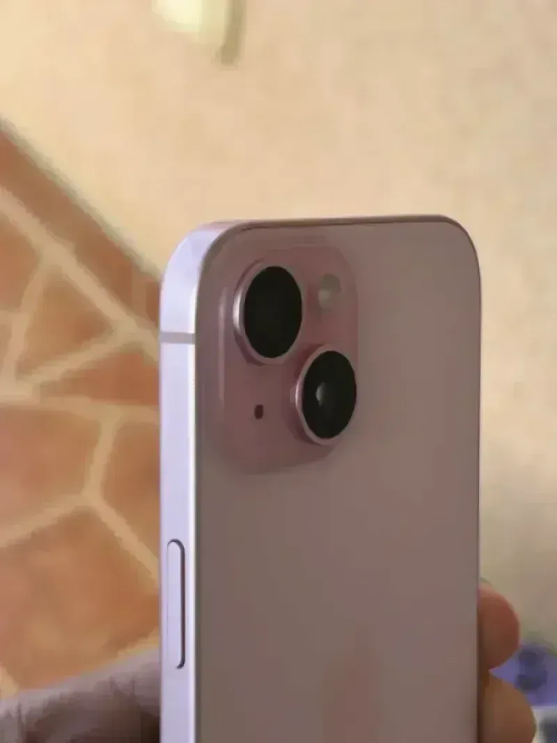 iPhone 15 Rosa 128GB 84% + Fundas afbeelding 4