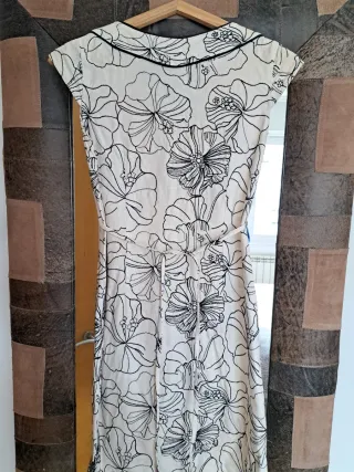 Vestido floral beige y negro