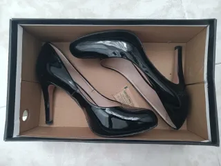 Tacones Gloria Ortiz Negros Charol