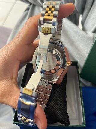 Reloj Plateado y Dorado