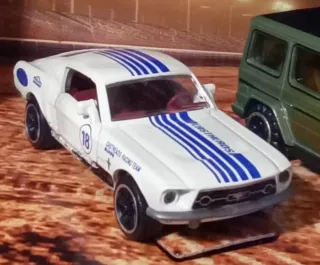 Lote 6 Coches Majorette Castheads Series